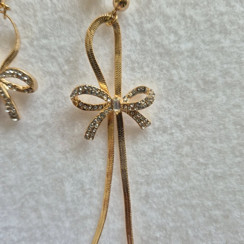 Long Ribbon Bow Pierced Earrings. - Picture 2 of 9